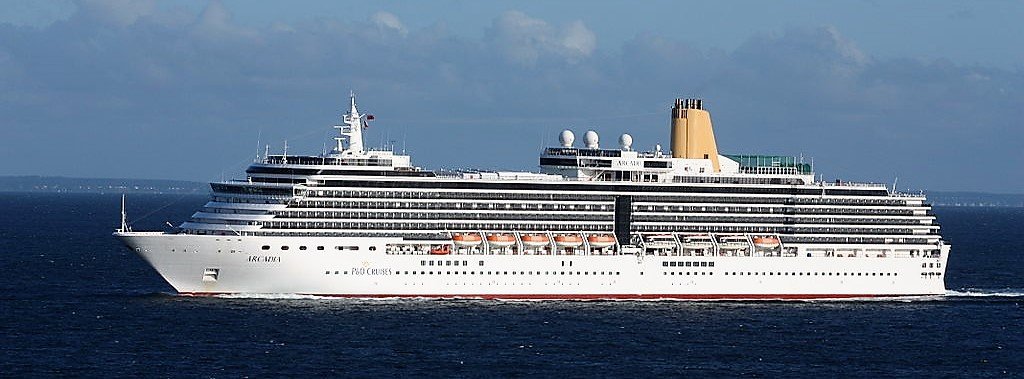 1024px-MS_Arcadia_in_Copenhagen_2009_20090818_09